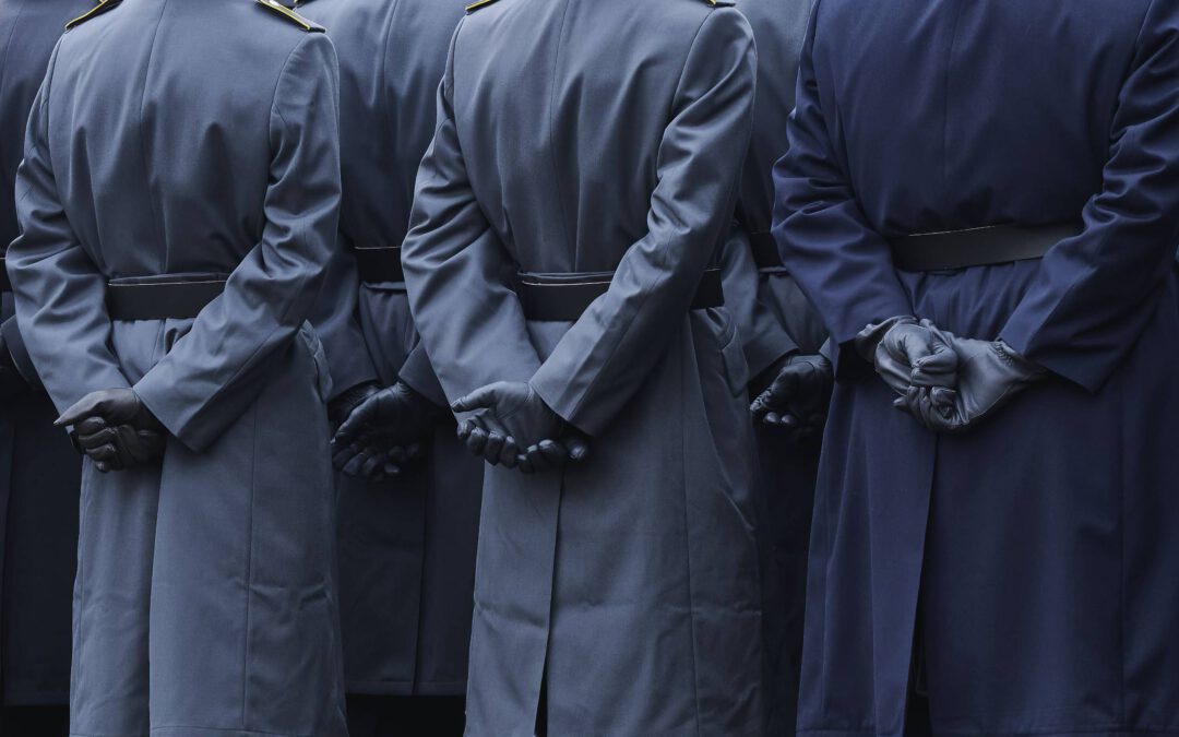 Blick von hinten auf Soldaten – ein seltener Moment